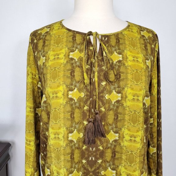 Linea Tie Dye Printed Pullover Blouse Top With Tassel Ties NWOT Size M - Picture 5 of 11